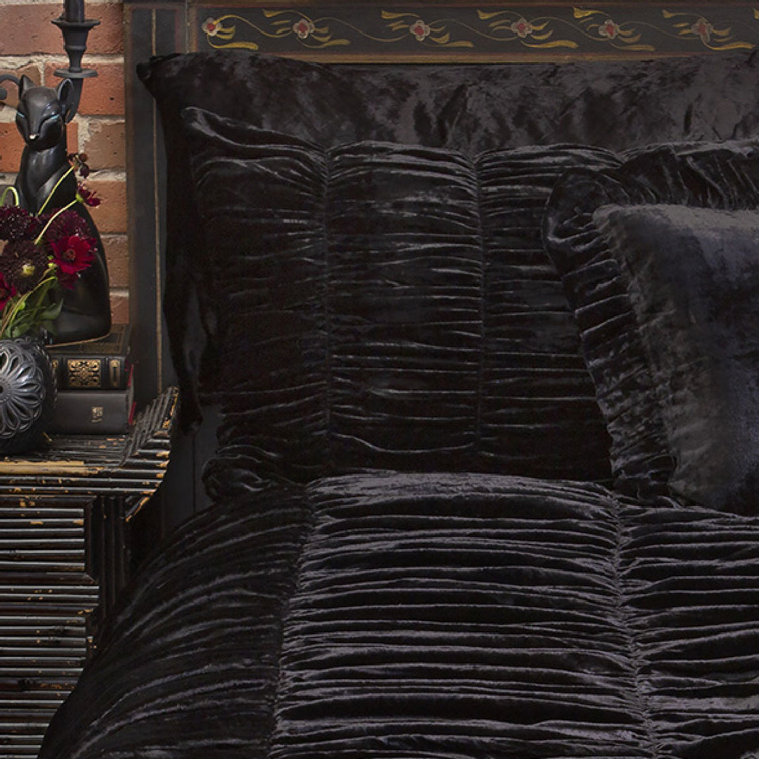 Scalloped Velvet Pillowcases - Black